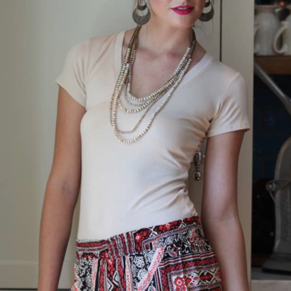 V-necklace T-shirt basic